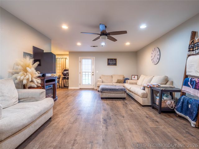 2208 Green Meadows, Mcalester, OK 74501