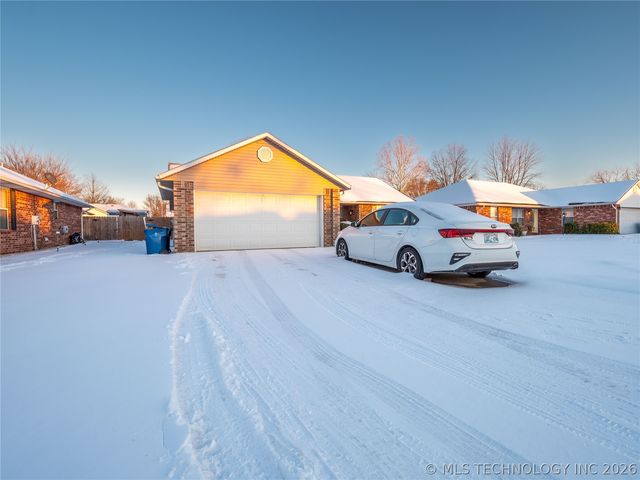 2208 Green Meadows, Mcalester, OK 74501