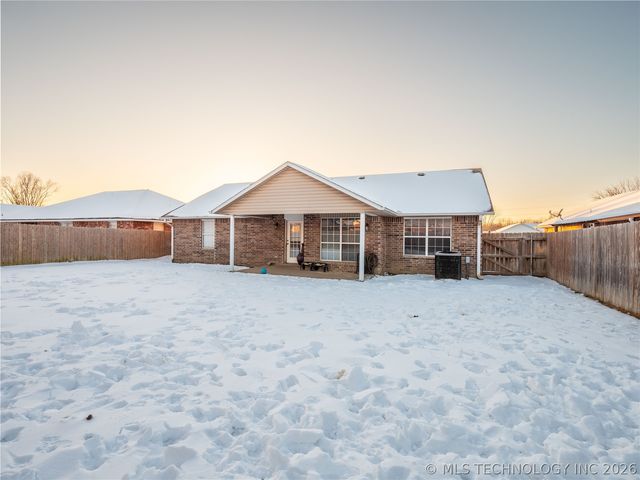 2208 Green Meadows, Mcalester, OK 74501