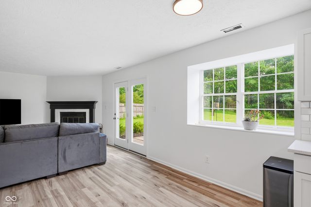 11127 Bayridge Circle W, Indianapolis, IN 46236