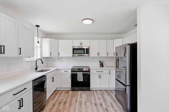 11127 Bayridge Circle W, Indianapolis, IN 46236