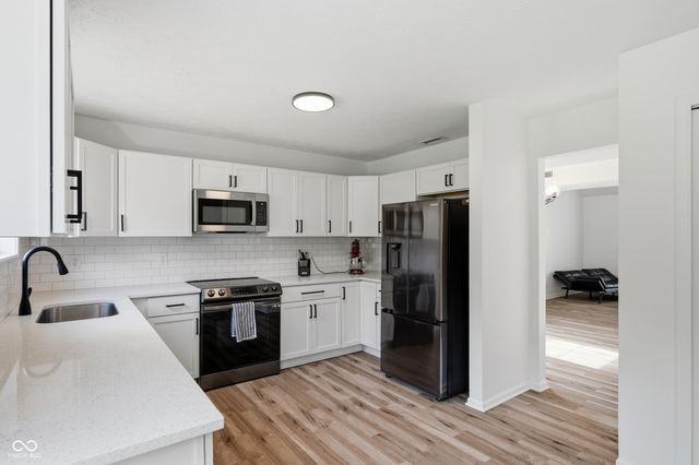 11127 Bayridge Circle W, Indianapolis, IN 46236