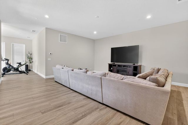 6324 Monument Springs Dr, Rocklin, CA 95677