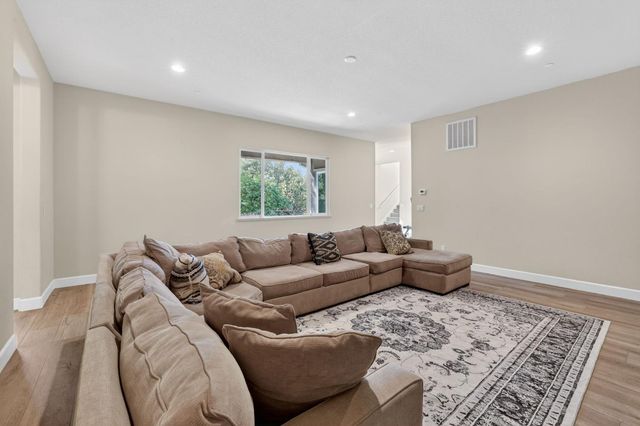 6324 Monument Springs Dr, Rocklin, CA 95677