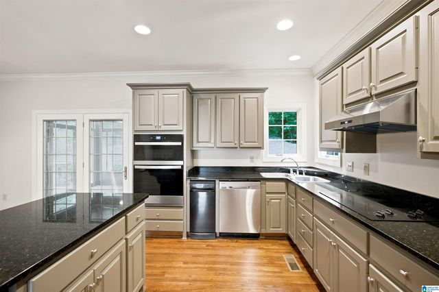 911 VELMONT LANE, Homewood, AL 35226