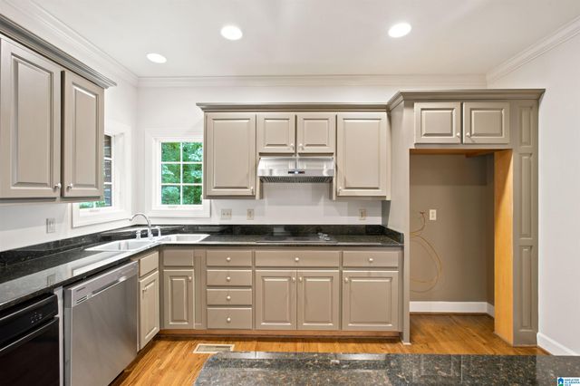911 VELMONT LANE, Homewood, AL 35226