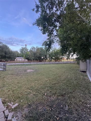 1138 B Llano Street, Pasadena, TX 77504