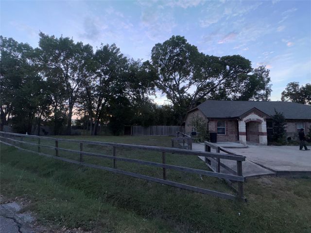 1138 B Llano Street, Pasadena, TX 77504