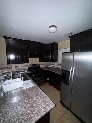 1138 B Llano Street, Pasadena, TX 77504