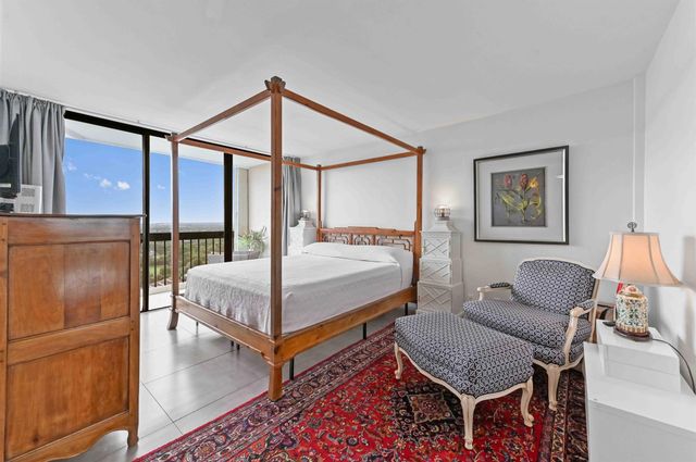 2425 Presidential Way 1806, West Palm Beach, FL 33401