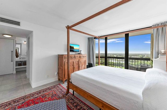 2425 Presidential Way 1806, West Palm Beach, FL 33401