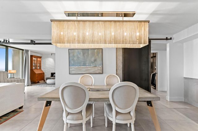 2425 Presidential Way 1806, West Palm Beach, FL 33401