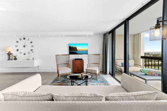 2425 Presidential Way 1806, West Palm Beach, FL 33401