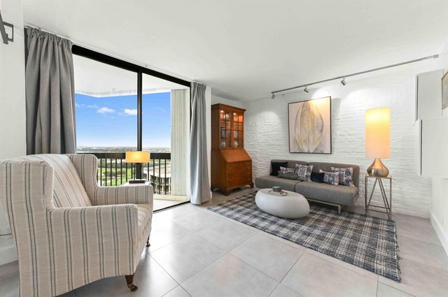 2425 Presidential Way 1806, West Palm Beach, FL 33401