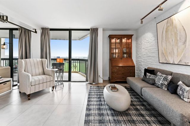 2425 Presidential Way 1806, West Palm Beach, FL 33401