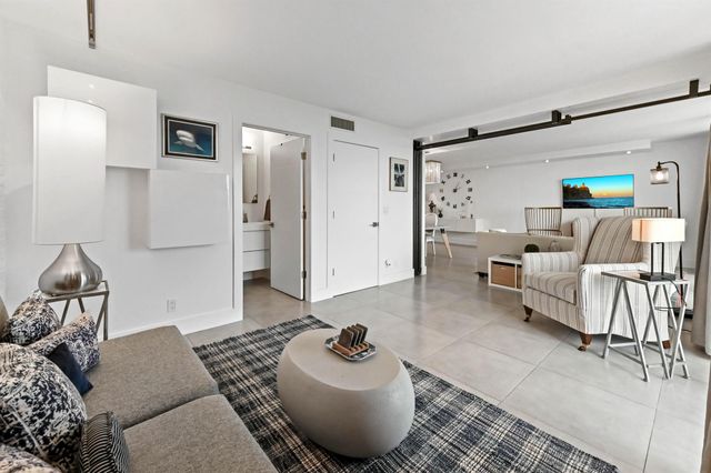 2425 Presidential Way 1806, West Palm Beach, FL 33401