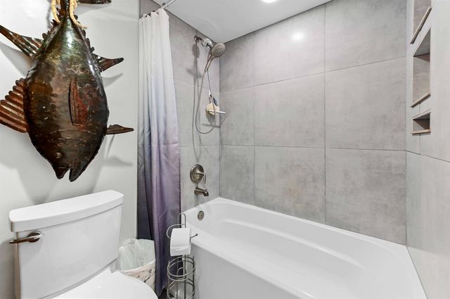 2425 Presidential Way 1806, West Palm Beach, FL 33401