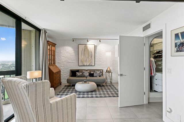 2425 Presidential Way 1806, West Palm Beach, FL 33401