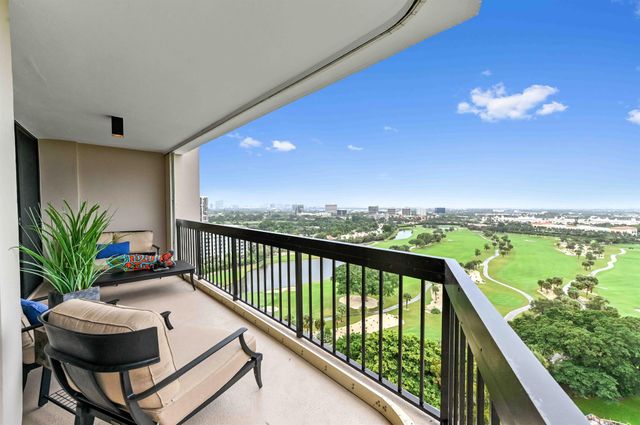 2425 Presidential Way 1806, West Palm Beach, FL 33401