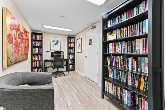 2425 Presidential Way 1806, West Palm Beach, FL 33401