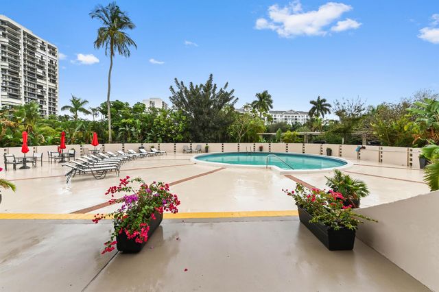 2425 Presidential Way 1806, West Palm Beach, FL 33401