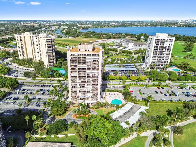 2425 Presidential Way 1806, West Palm Beach, FL 33401