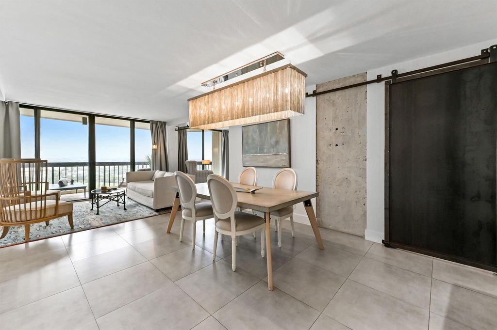 2425 Presidential Way 1806, West Palm Beach, FL 33401