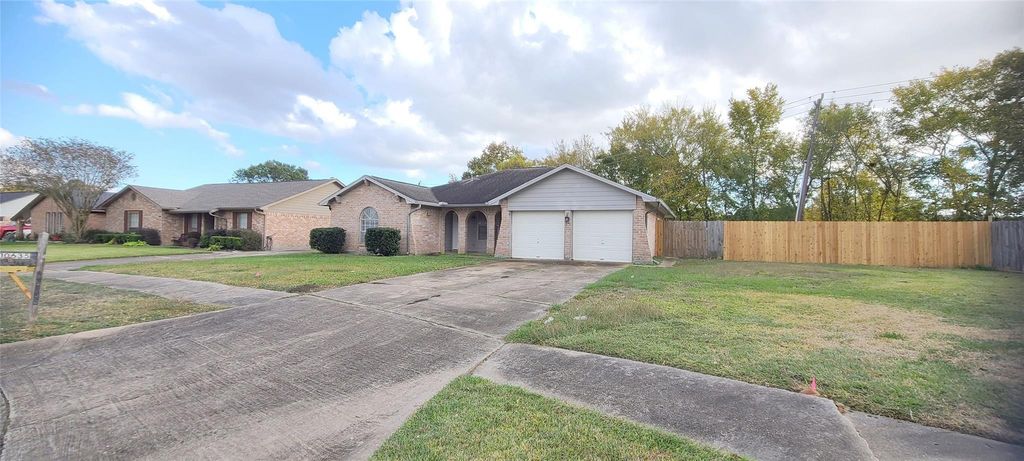 10635 Tenneta Drive, Houston, TX 77099