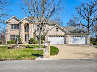 500 E Sherwood Drive, Addison, IL 60101