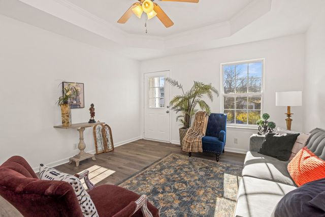 3325 Curtis Hill Ct, Nashville, TN 37218