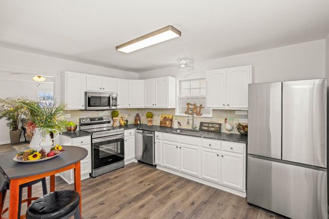 3325 Curtis Hill Ct, Nashville, TN 37218