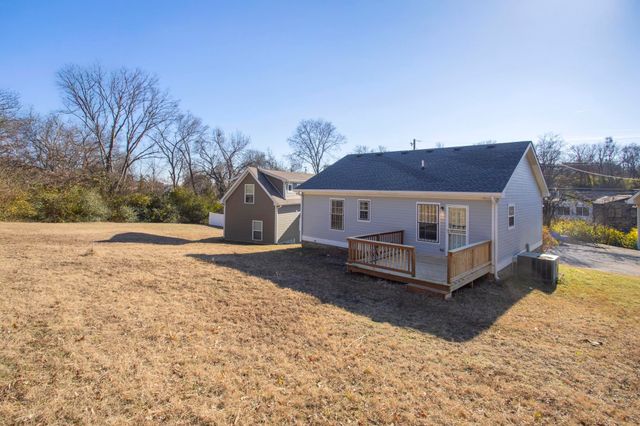 3325 Curtis Hill Ct, Nashville, TN 37218