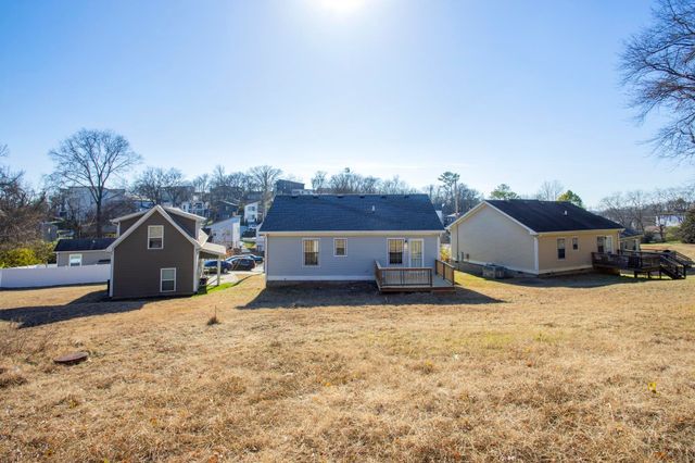 3325 Curtis Hill Ct, Nashville, TN 37218