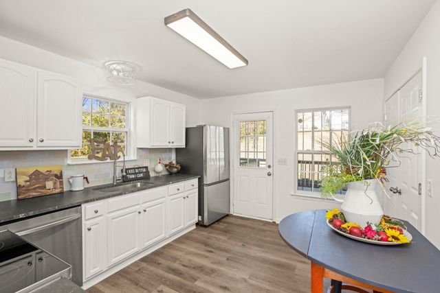 3325 Curtis Hill Ct, Nashville, TN 37218