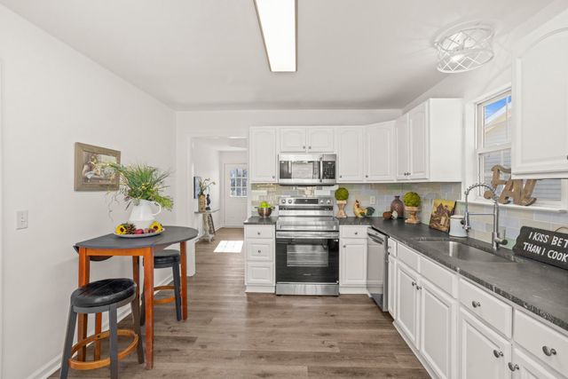 3325 Curtis Hill Ct, Nashville, TN 37218