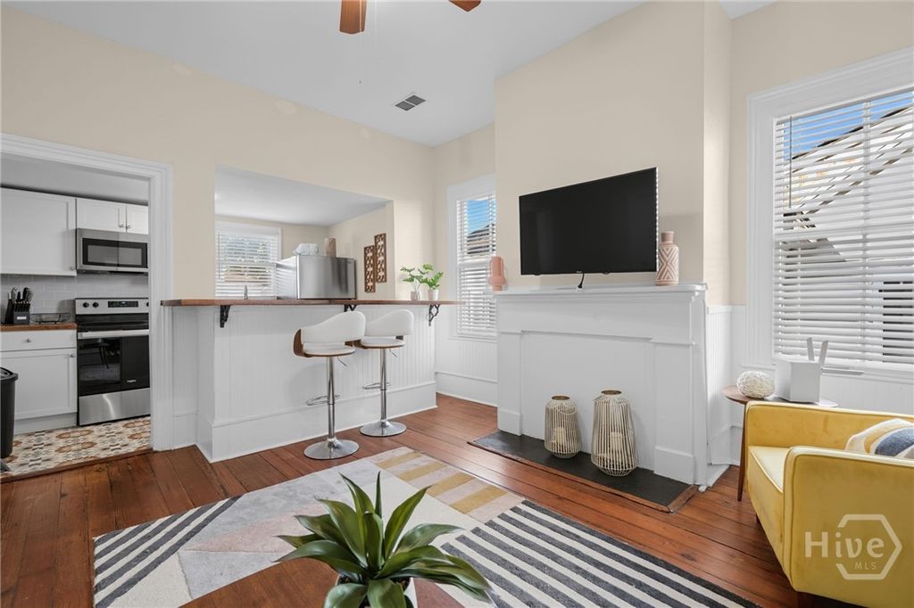 Image 10 of property listing at 303 W Park Avenue D, Savannah, GA 31401