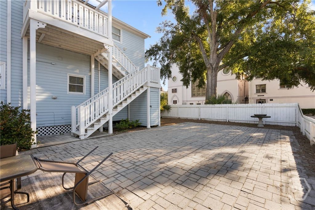 Image 21 of property listing at 303 W Park Avenue D, Savannah, GA 31401