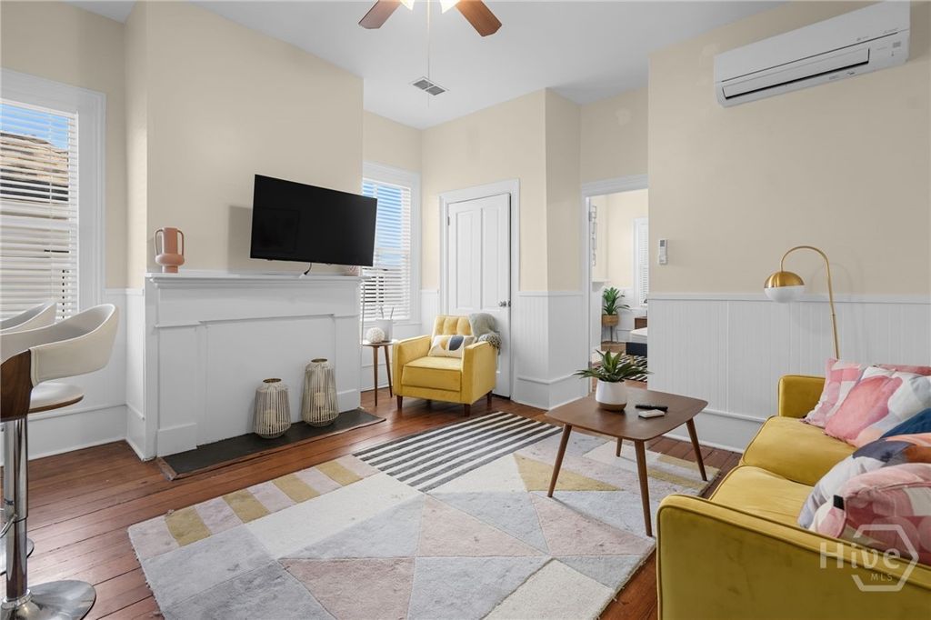 Image 8 of property listing at 303 W Park Avenue D, Savannah, GA 31401