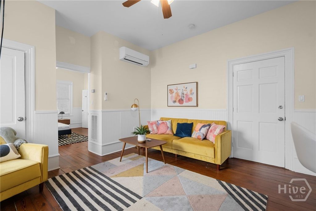 Image 9 of property listing at 303 W Park Avenue D, Savannah, GA 31401
