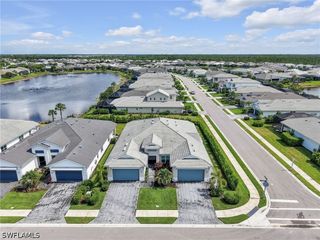 9225 Cayman DR, Naples, FL 34114