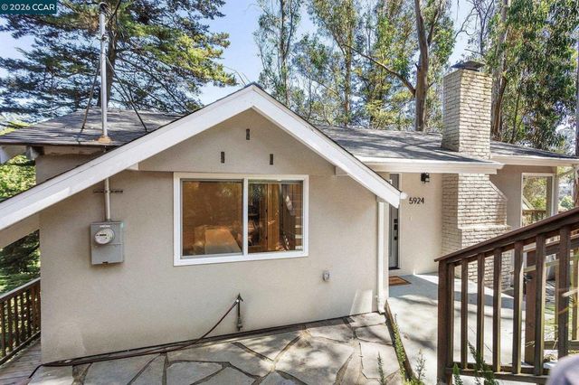 5924 Balboa Dr, Oakland, CA 94611