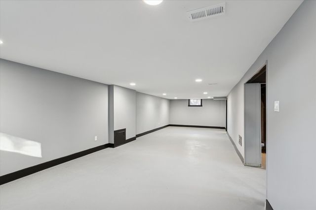 17641 Burnham Avenue, Lansing, IL 60438