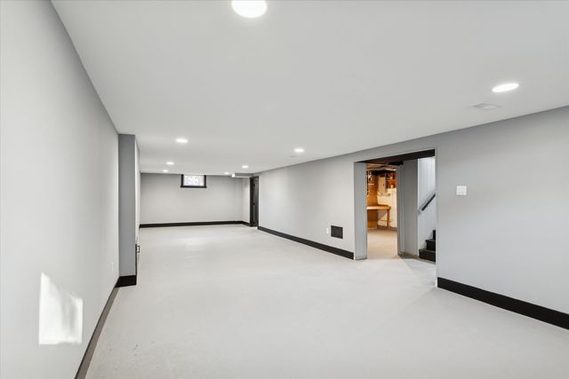 17641 Burnham Avenue, Lansing, IL 60438