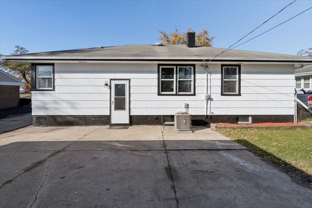17641 Burnham Avenue, Lansing, IL 60438
