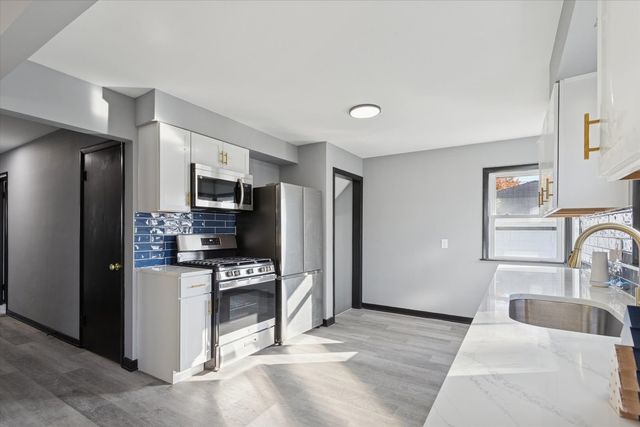 17641 Burnham Avenue, Lansing, IL 60438