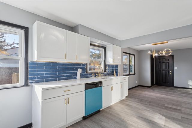 17641 Burnham Avenue, Lansing, IL 60438