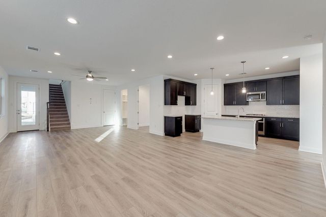 424 Burlington DR, Buda, TX 78610