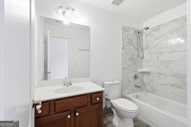 5742 Ashleigh Walk Drive, Suwanee, GA 30024