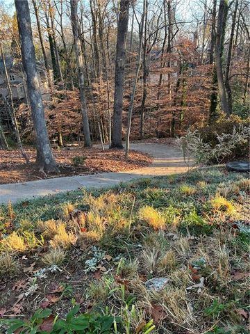 5274 Powers Ferry NW Road, Sandy Springs, GA 30327