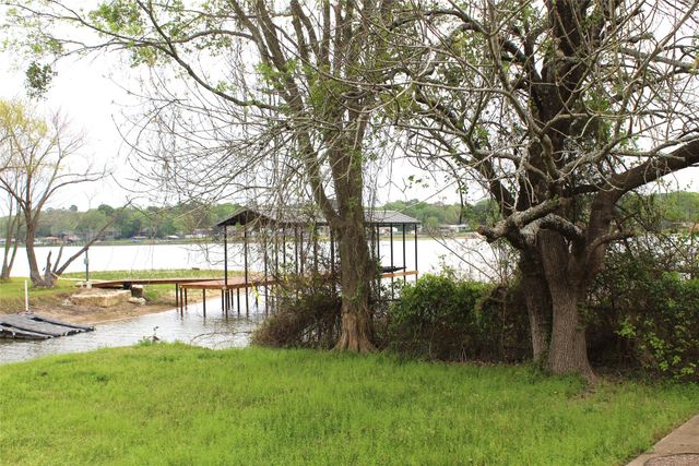 107 Shoreline Drive, Mabank, TX 75156